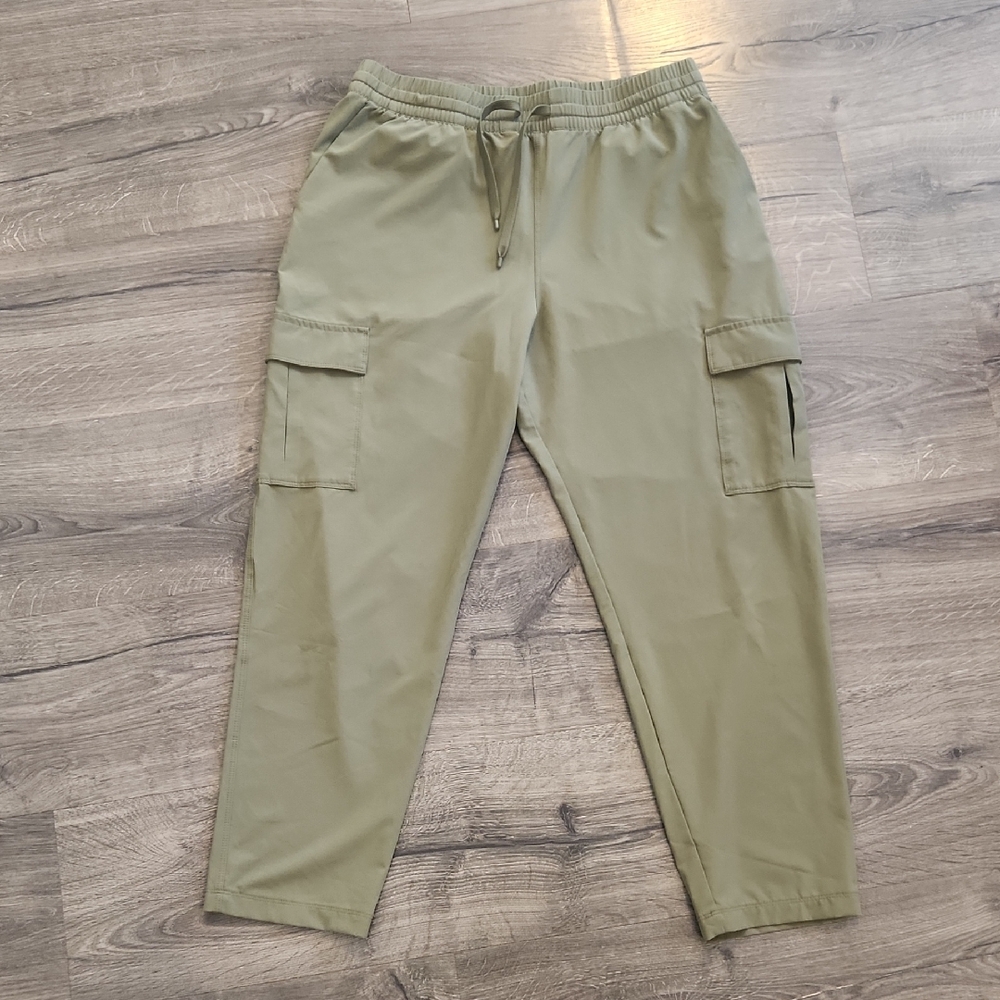 Patagonia Green Cropped Cargo Pants